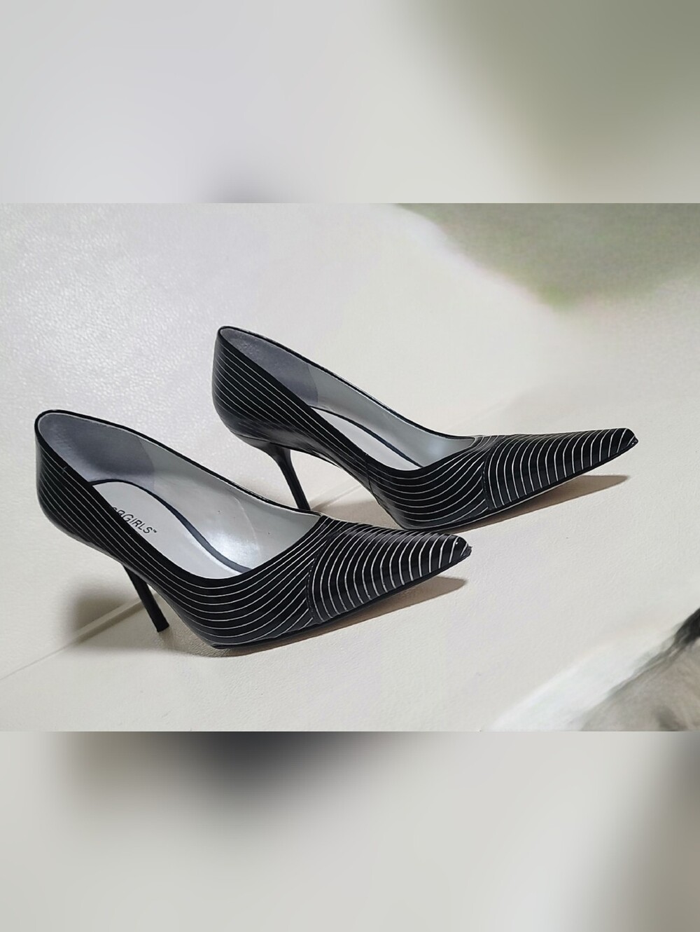 BCBGirls Y2K Black & Silver Striped Patent Pointed Toe 3.5" Heels Sz 8 - Picture 5 of 10